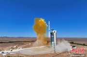 情侣配对我国首颗地球物理场探测业务卫星“张衡一号”02星成功发射
